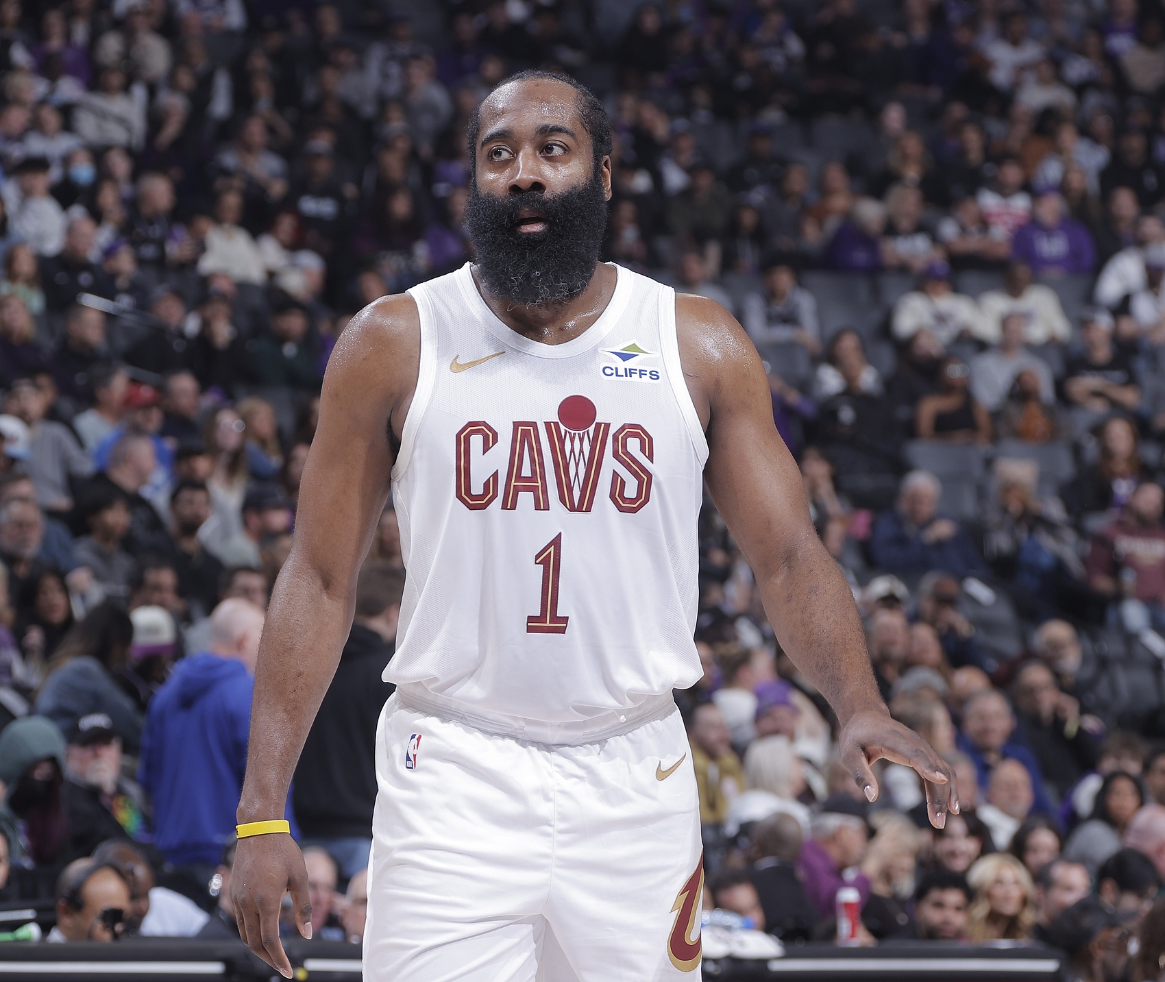 世界杯开云-自带自己的使用说明！哈登23分8助完美首秀 无缝融入诠释老A8本色