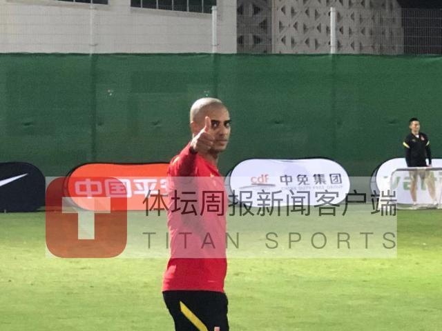 开云体育官网-国足转战西亚1个月进入备战快车道 阿兰光头抢眼