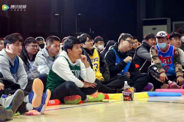 凭热血争“衣”席之地 NBA全明星不只在大屏幕上演